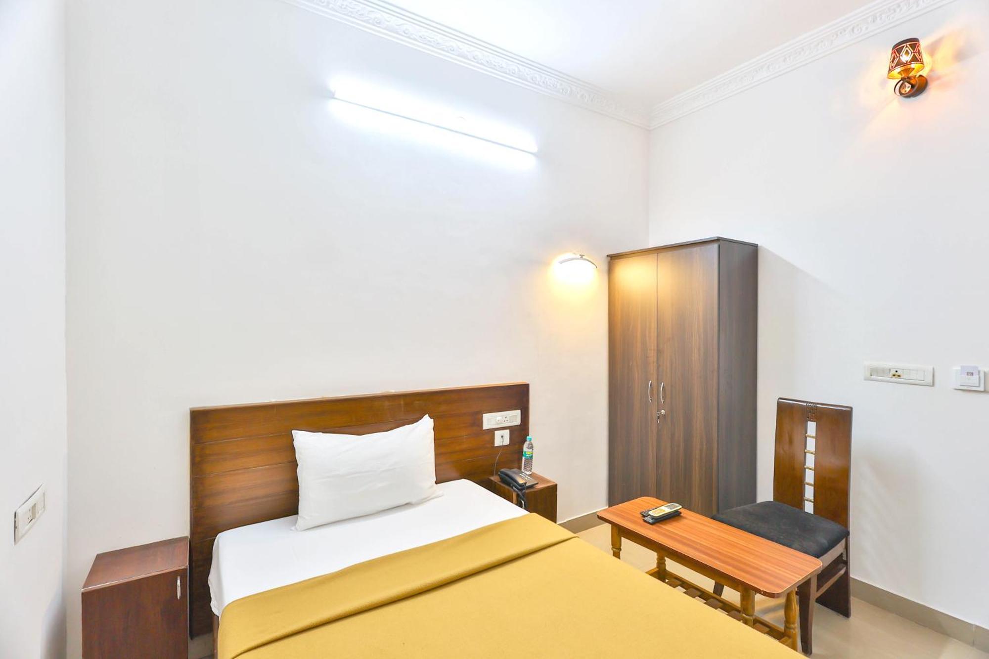 Hotel Golden Bliss ポンディシェリ エクステリア 写真