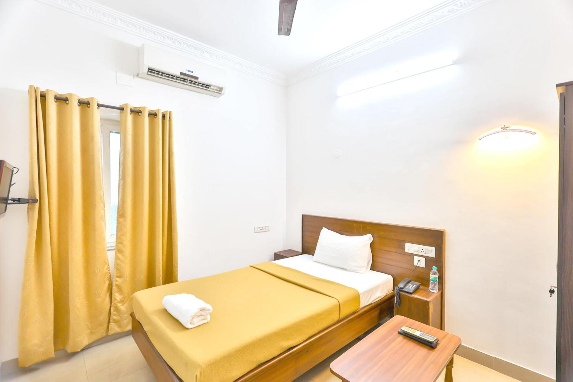 Hotel Golden Bliss ポンディシェリ エクステリア 写真